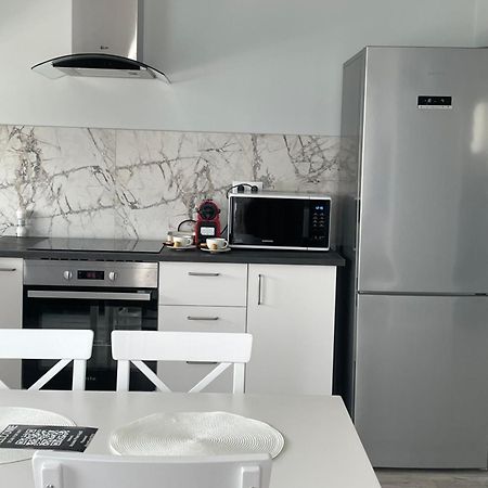 Noah Apartment Self Check-In Otopeni Exterior photo