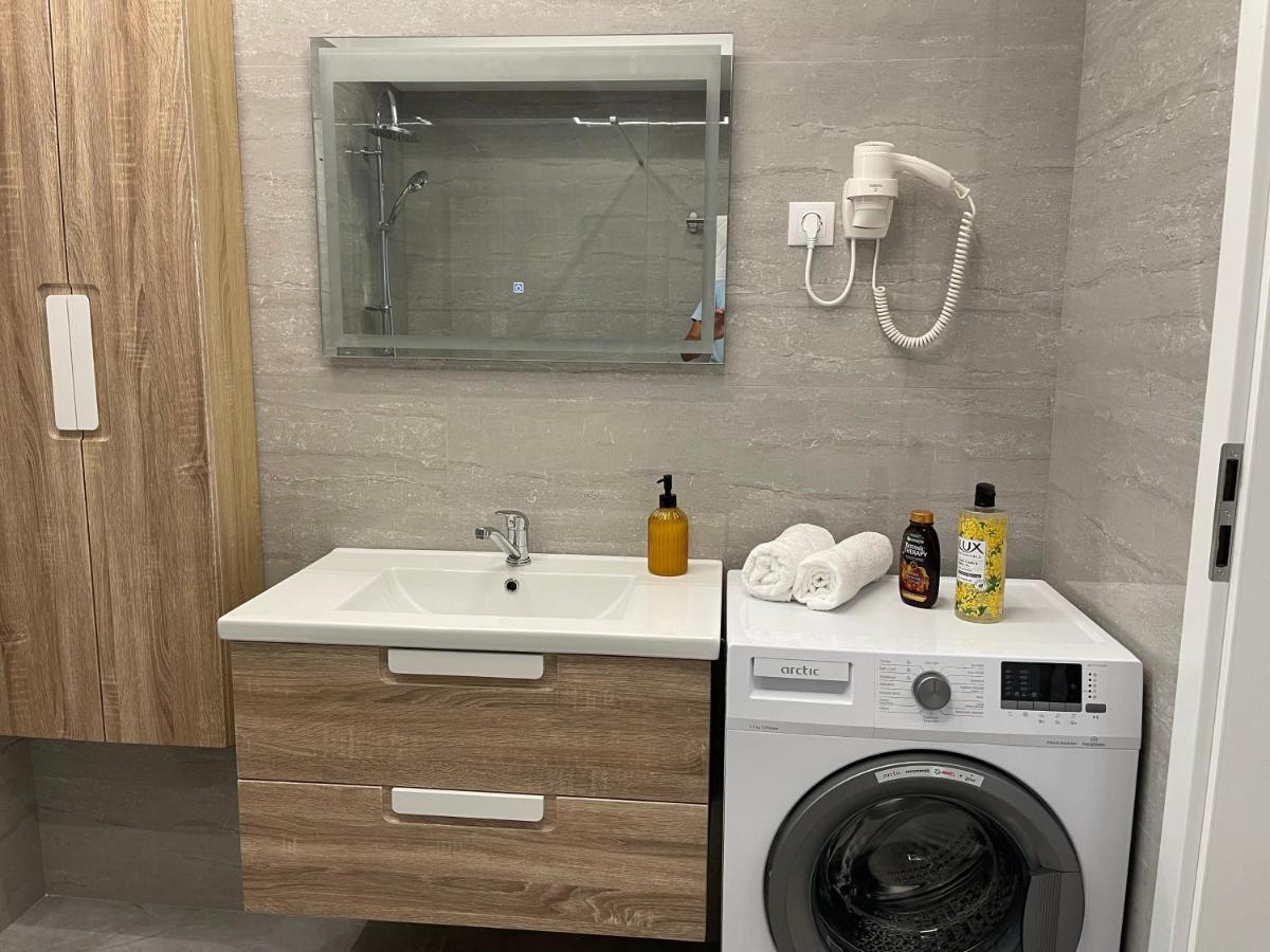 Noah Apartment Self Check-In Otopeni Exterior photo