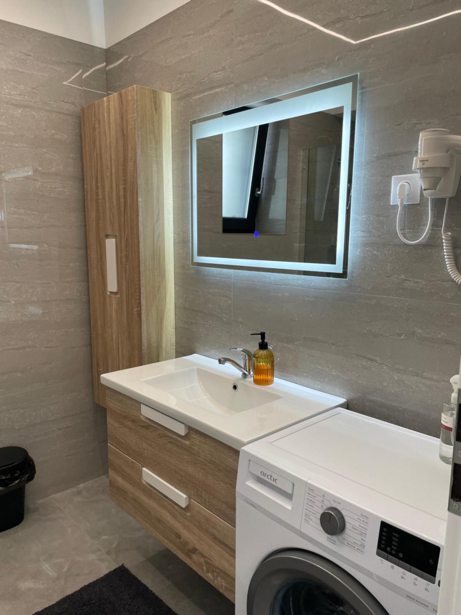 Noah Apartment Self Check-In Otopeni Exterior photo